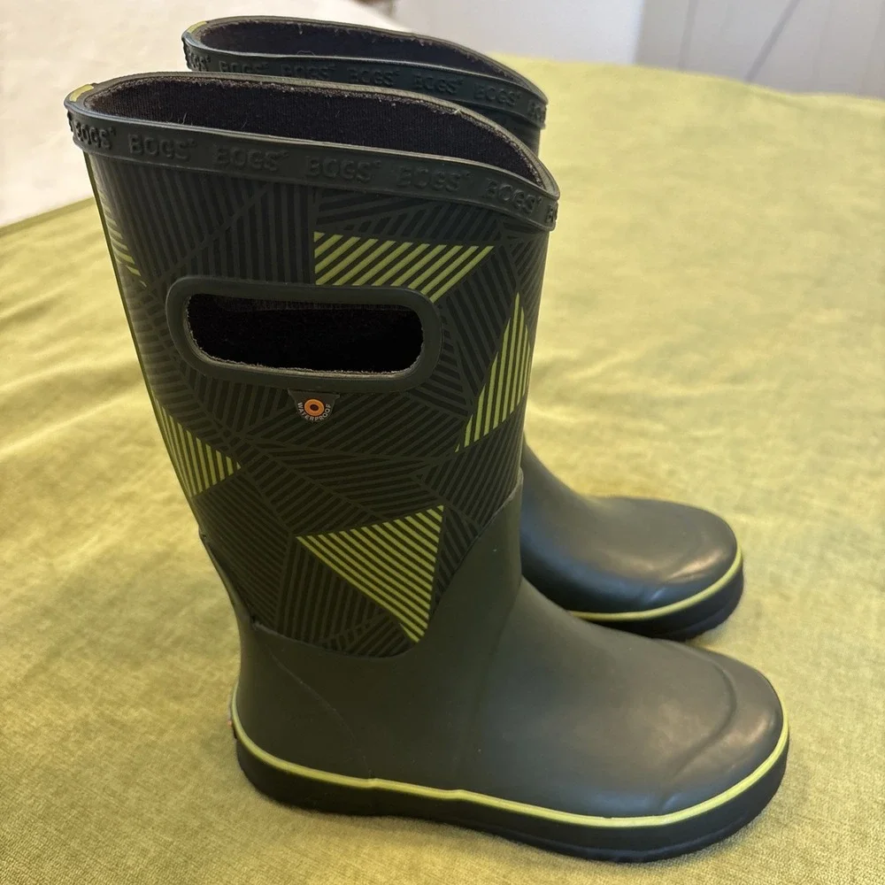 Bogs Classic High Boots Youth Size 3 Waterproof Rain Snow Dark Green Geometric